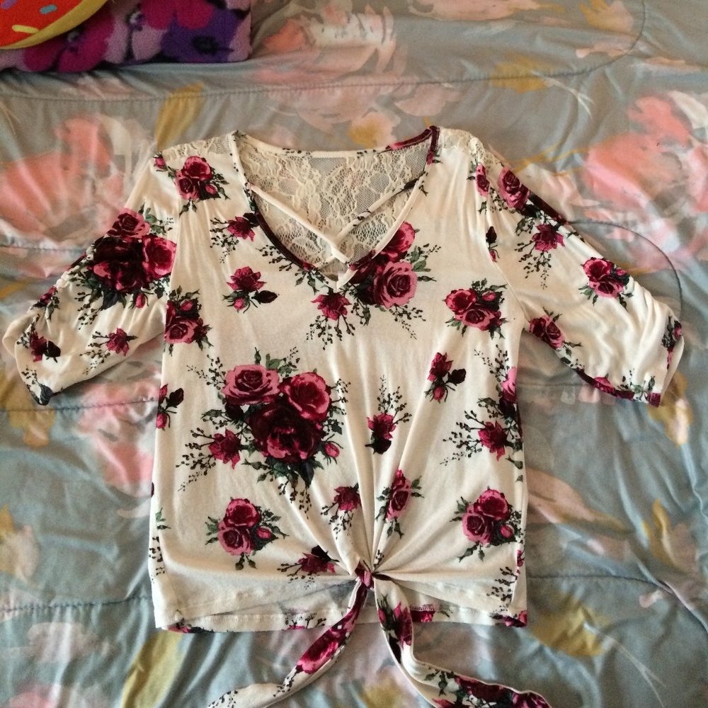 Like New White Rose Crop Top